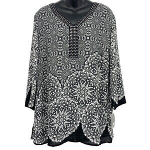JM Collection Size Large Black White Geometric Stud V-Neck Tunic Top Blouse New